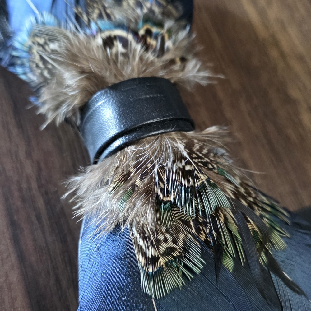 Feathered Bowtie - Picture 2 of 3